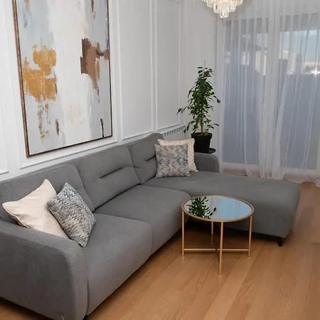 Elegant Downtown With Private Parking Apartament Nowy Sad