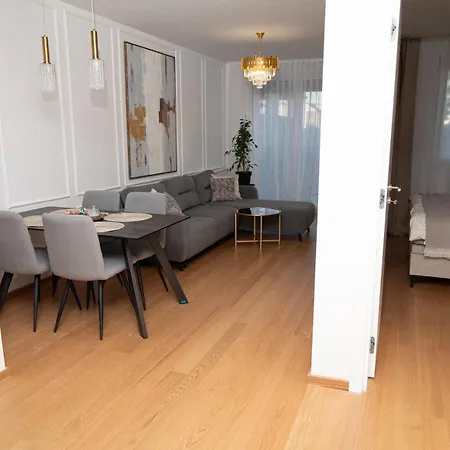 Elegant Downtown With Private Parking * Nowy Sad