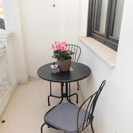 Elegant Downtown With Private Parking Nowy Sad