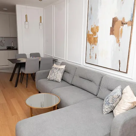 Apartment Elegant Downtown With Private Parking Novi Sad