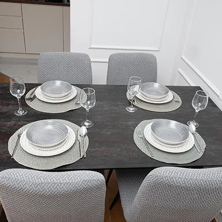 Elegant Downtown With Private Parking