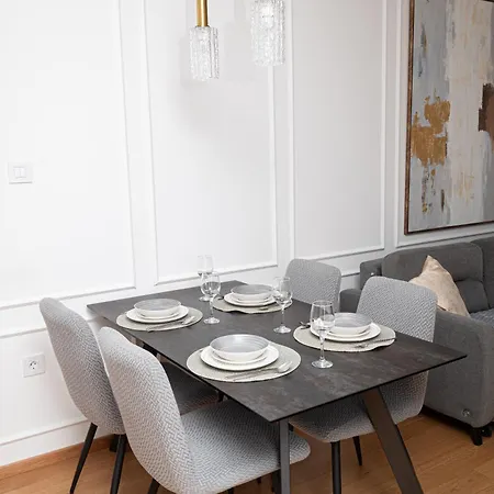 Apartament Elegant Downtown With Private Parking Nowy Sad