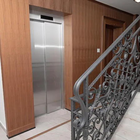 Elegant Downtown With Private Parking * Nowy Sad