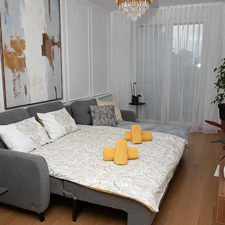 Appartamento Elegant Downtown With Private Parking Novi Sad